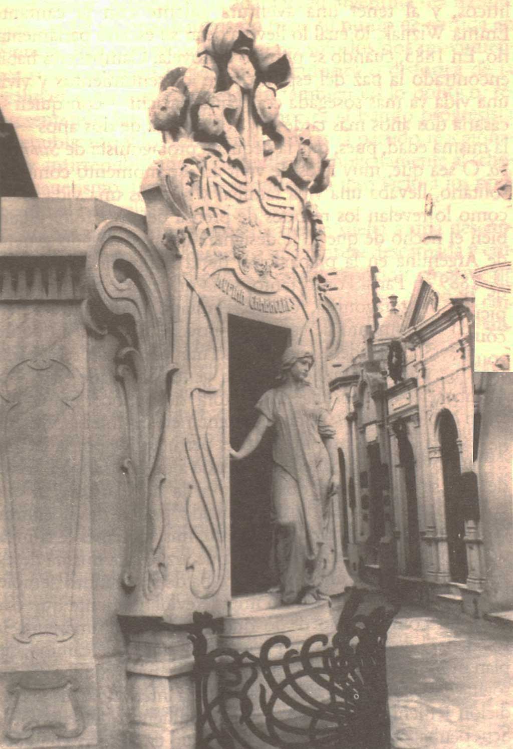 Estatua Rufina Cambaceres, siglo XX